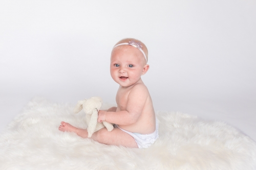 Six month old baby sitting up for photo session aberdeenshire scotland - Debbie Dee Photography