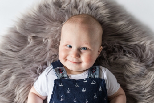 Baby smiling up - six months sitter session - Aberdeen - Debbie Dee Photography